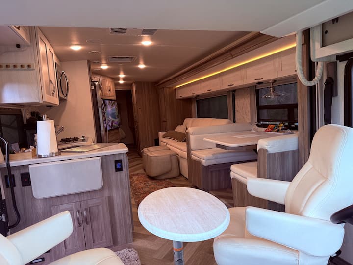 Glamping At Its Best! Unique, Comfortable, Fun! - Rochester, NY