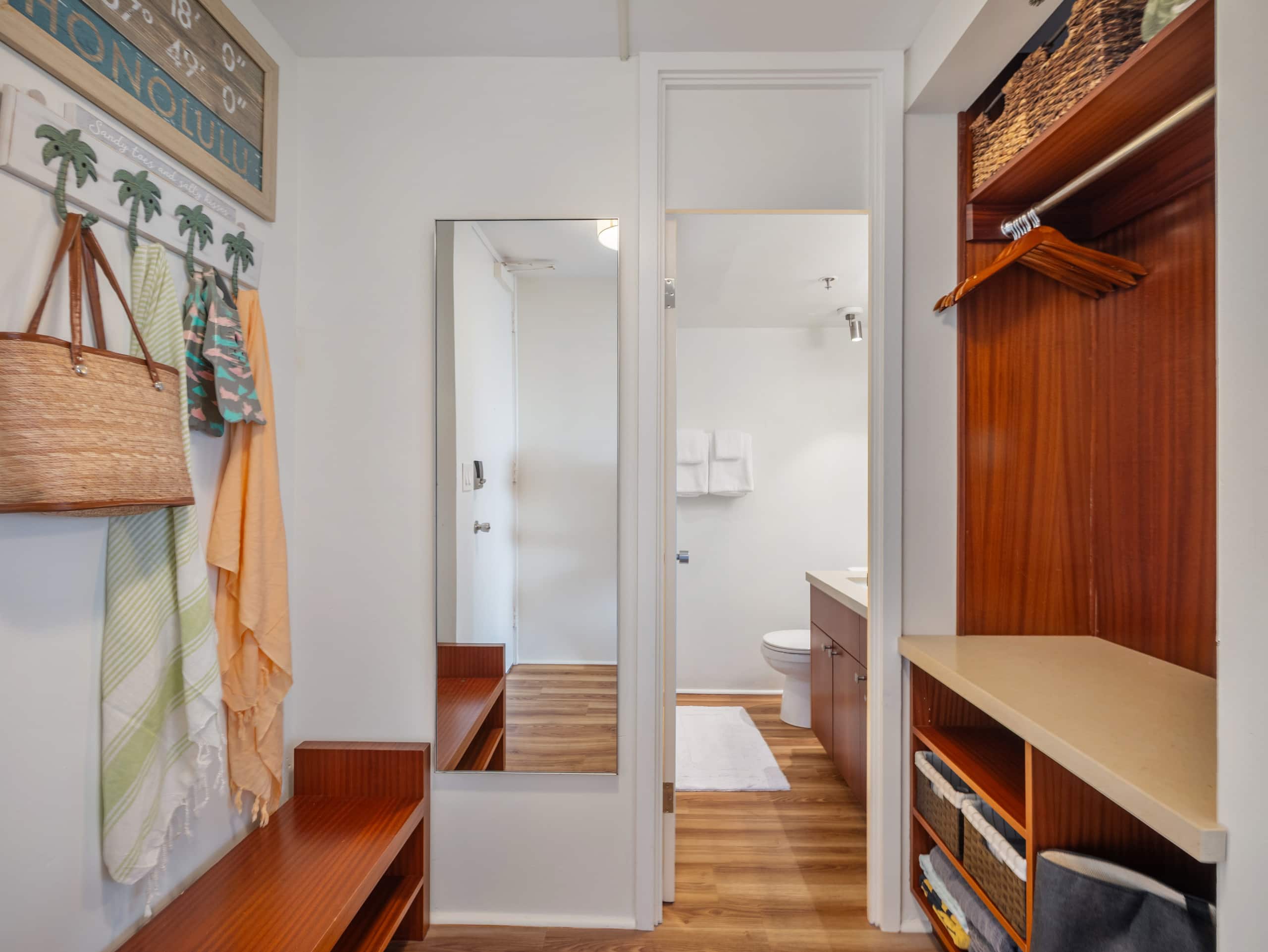 Chic Beachy Studio @Marine Surf w/Parking - Image 25