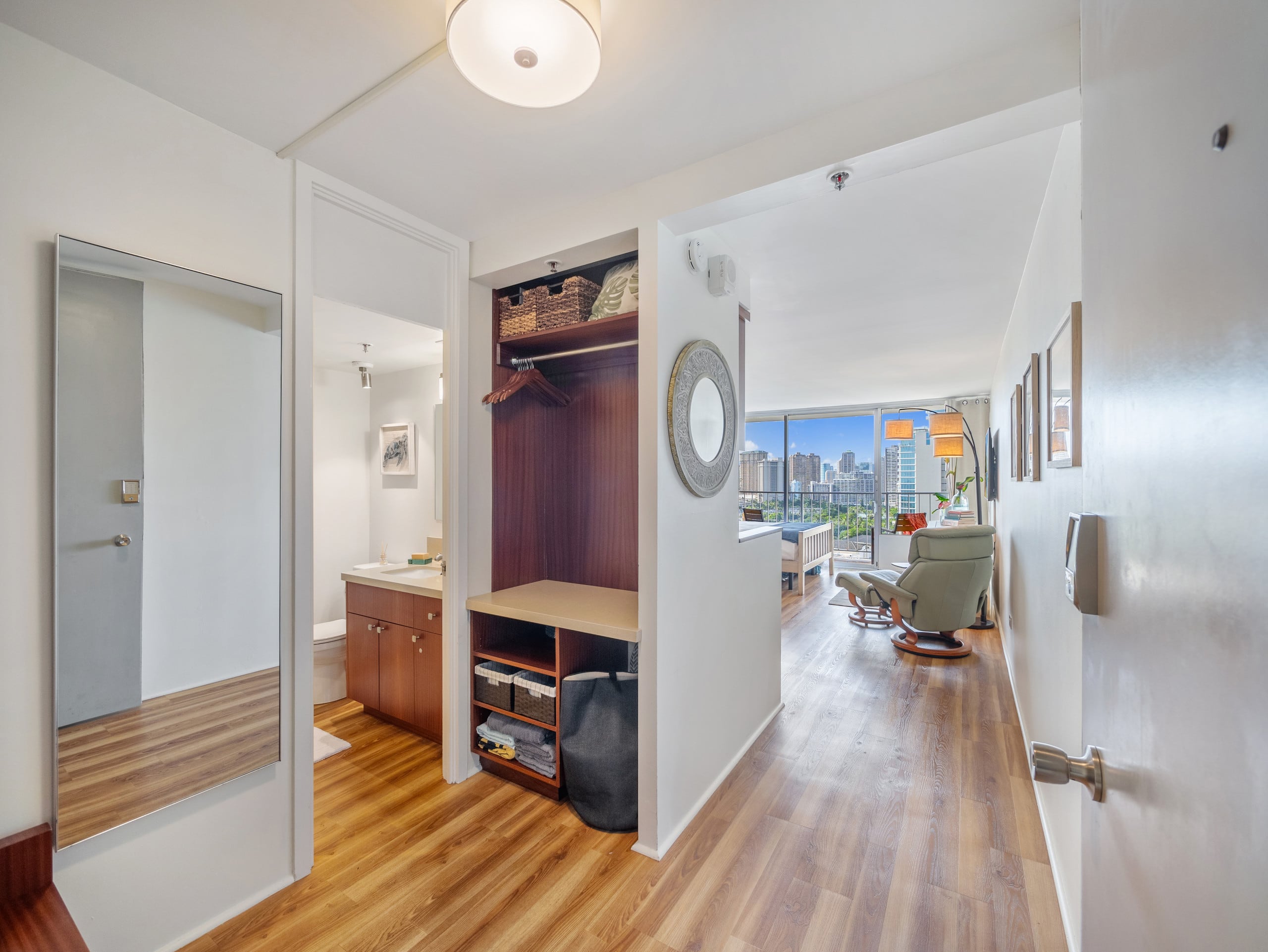 Chic Beachy Studio @Marine Surf w/Parking - Image 24