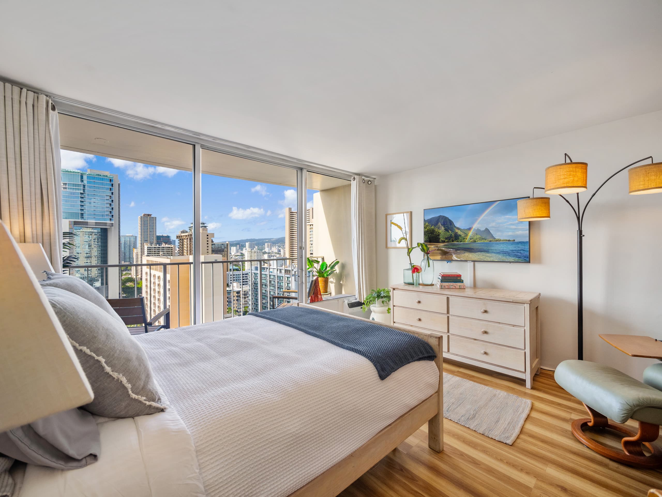 Chic Beachy Studio @Marine Surf w/Parking - Image 18