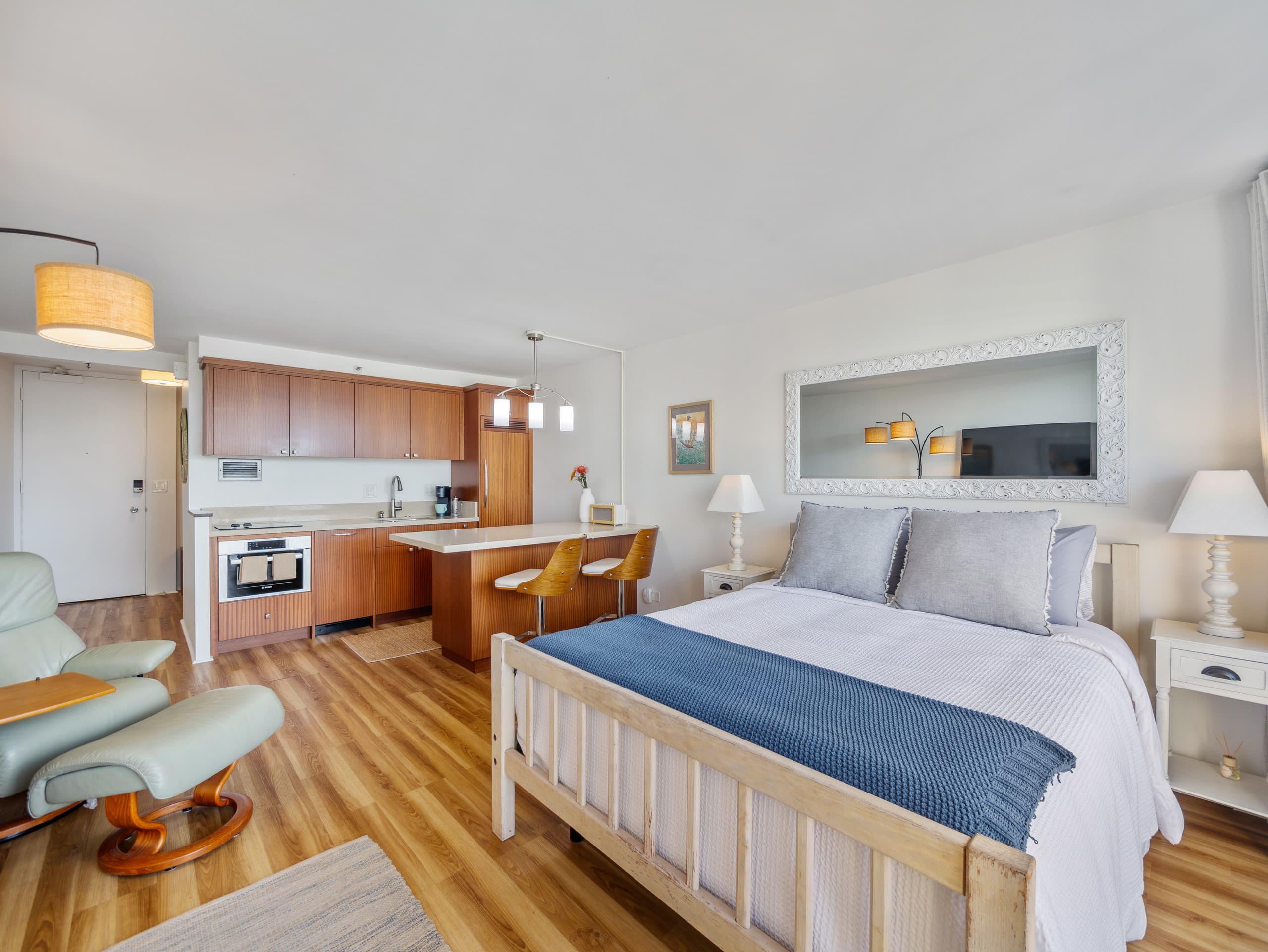 Chic Beachy Studio @Marine Surf w/Parking - Image 19