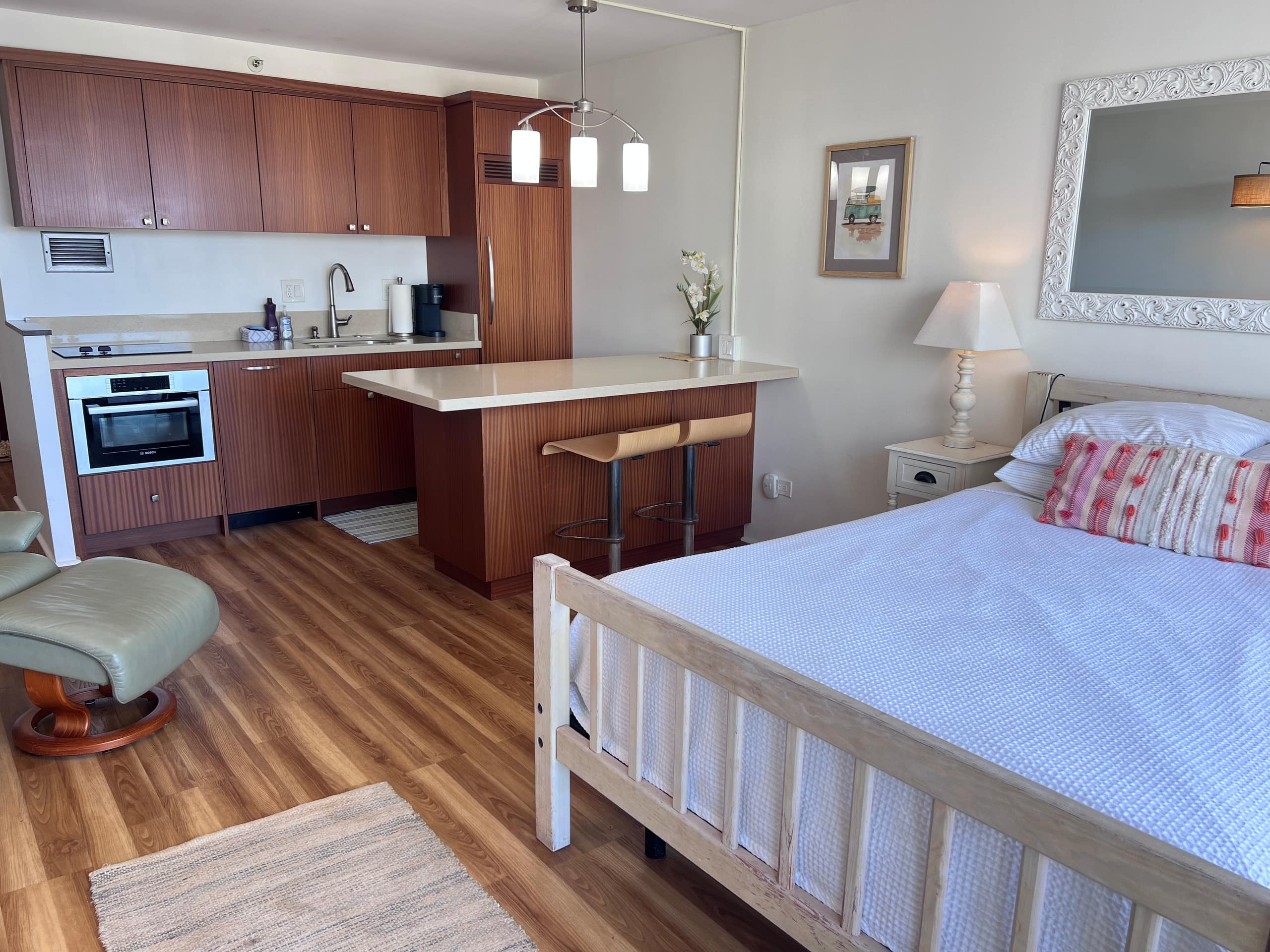 Chic Beachy Studio @Marine Surf w/Parking - Image 4