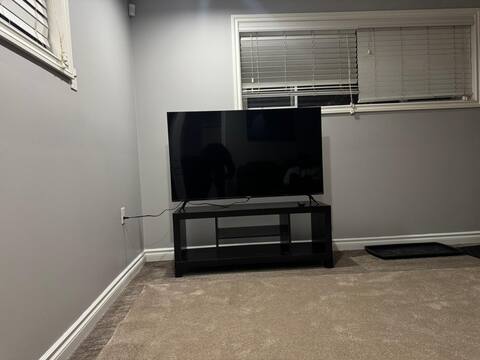 Top Airbnb: Downtown Edmonton / 1BHK / Free Parking in Mc Cauley