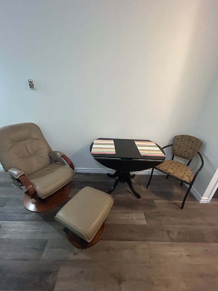 Downtown Suites #6 - Elliot Lake