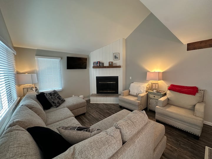Cozy Updated 4 Bdrm, Centrally Located, Wi-fi - Galena, IL
