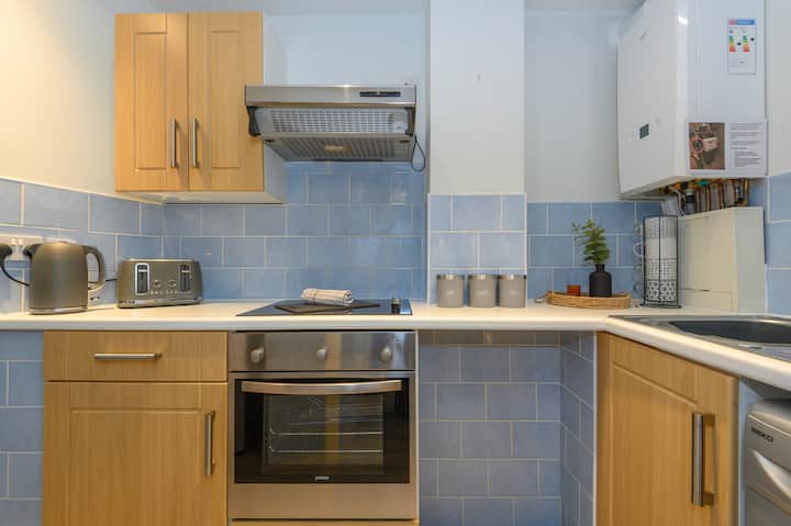 Ground Studio|free Parking|wifi|5 Min To Station - Huddersfield