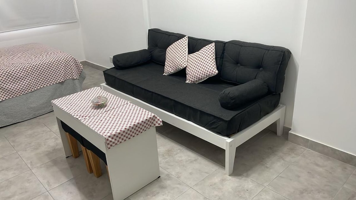 Departamento monoambiente en planta baja con cochera en Coghlan