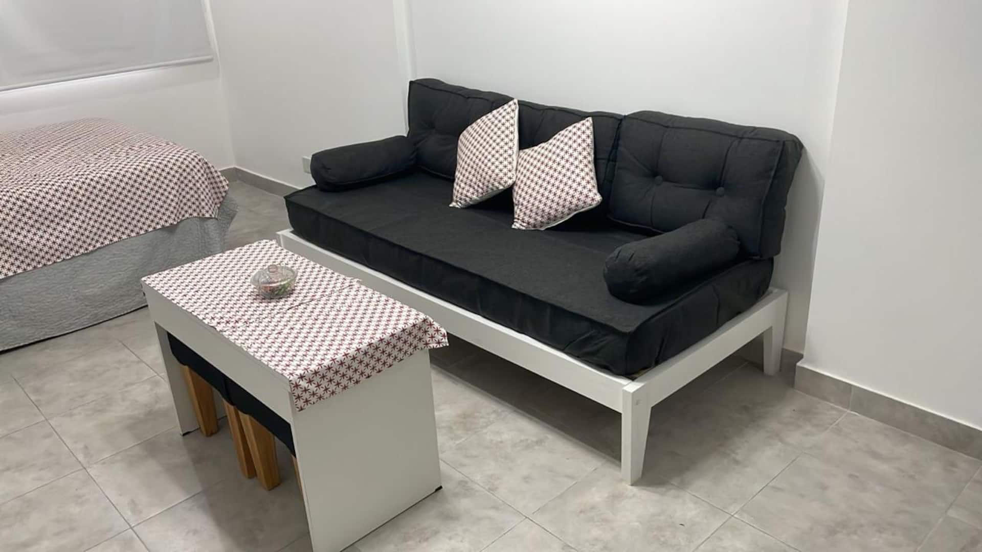 Modern studio apartment in Coghlan PB with garage