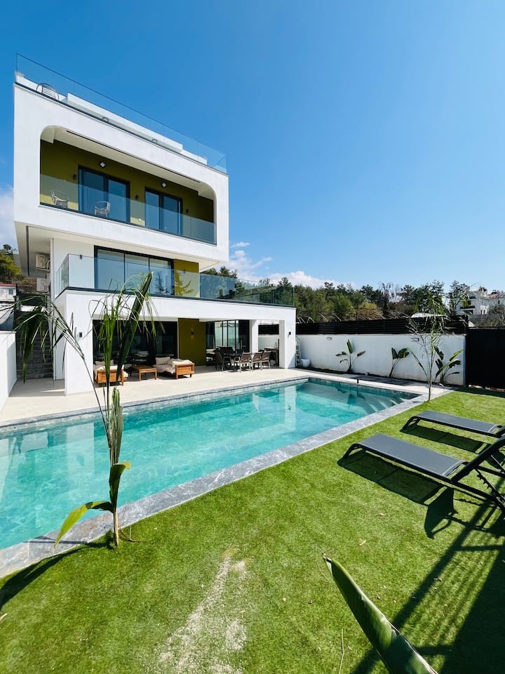 Fethiye De Büyük Sıcak Havuzlu Villa - Fethiye