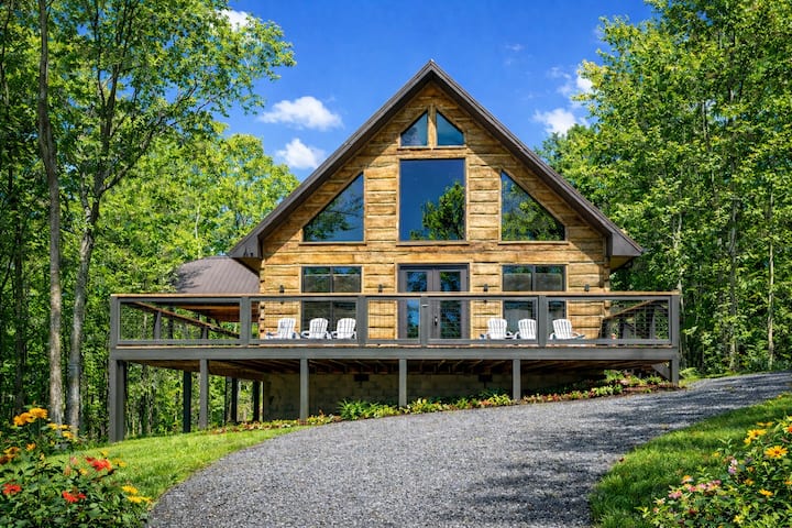 Luxury Mountain Cabin | Hot Tub | Fire Pit | Views - Gatlinburg, TN