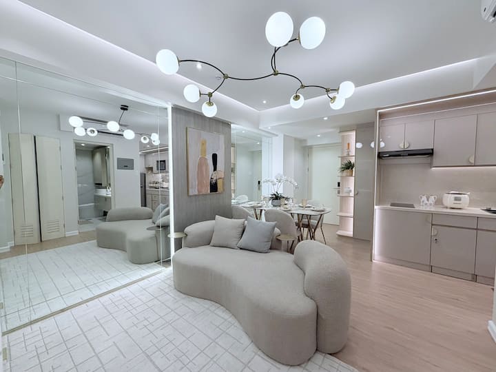 Elizabeth’s Haven | 2br Luxe Suite | Bgc & Ortigas - Taguig