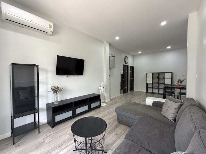 Modern 2br Home With Dedicated Workspace & Parking - Provincia de Krabi