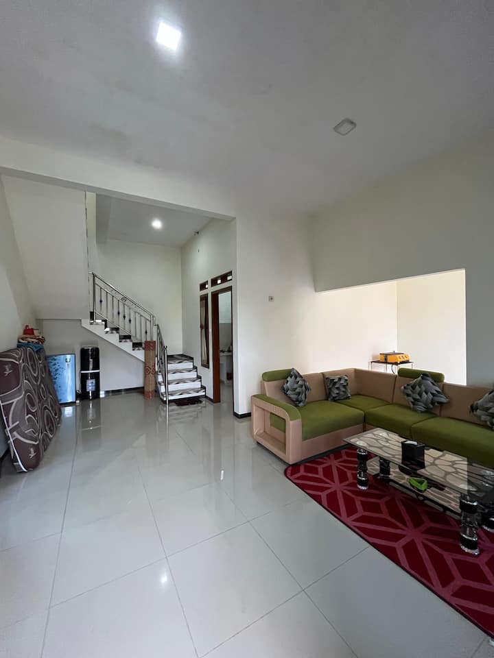 Villa Hands Family Stay - Tawangmangu