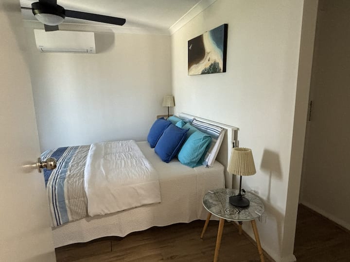 Double bed with ocean view - upstairs 