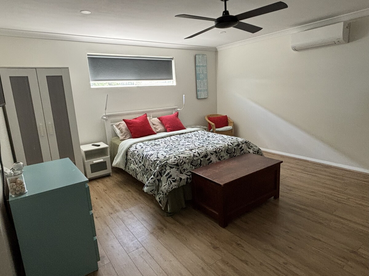 เตียงควีนไซส์พร้อมทีวี - ชั้นบน 