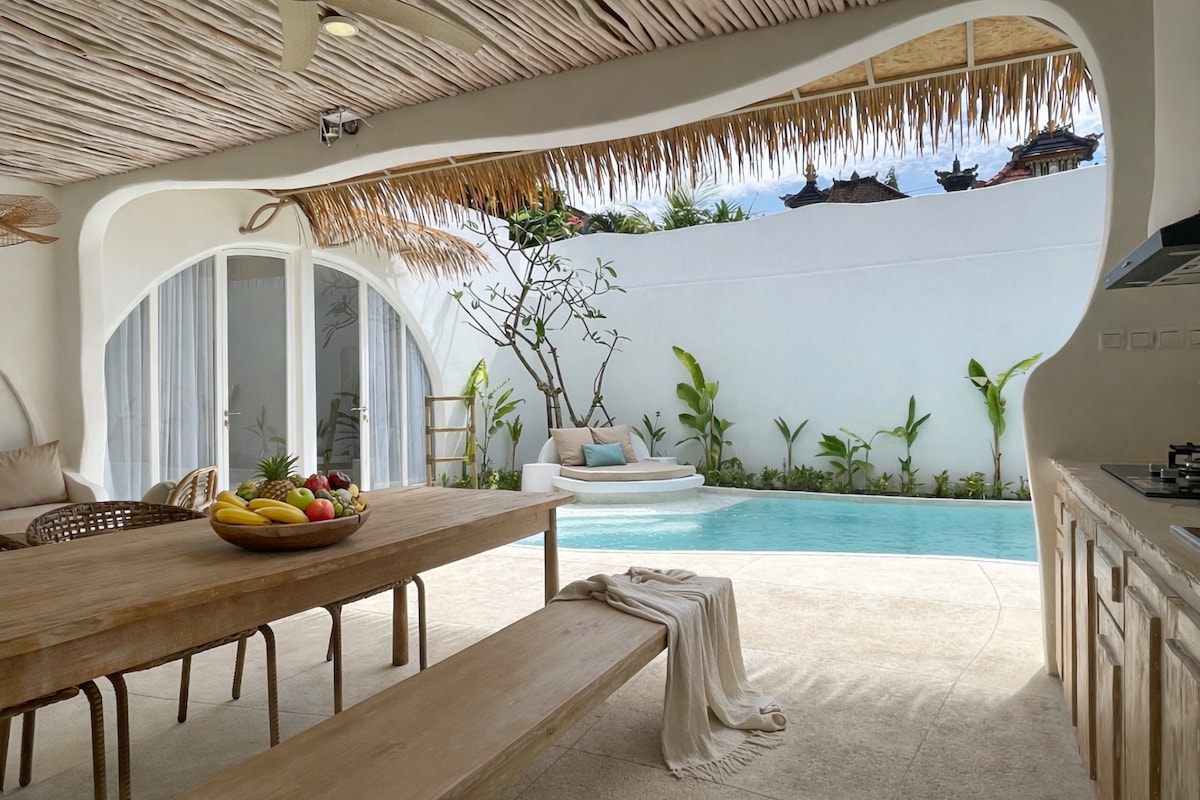 Villa in South Kuta · 3 bedrooms · 3 beds · 3 private baths, comparable Airbnb