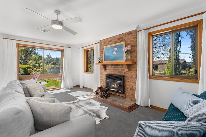 Spacious, Large & Newly Renovated Retreat - Bowral