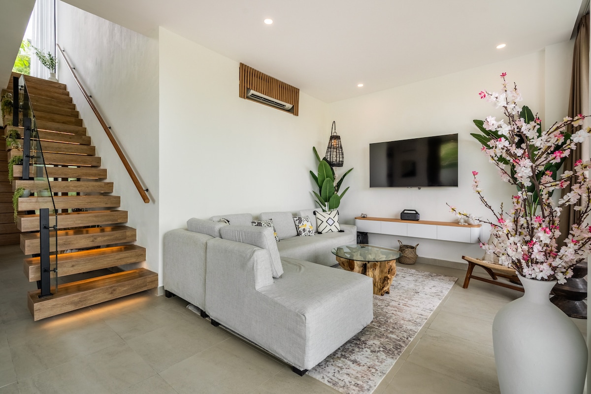 Villa in South Kuta · ★5.0 · 3 bedrooms · 3 beds · 3 private baths, comparable Airbnb