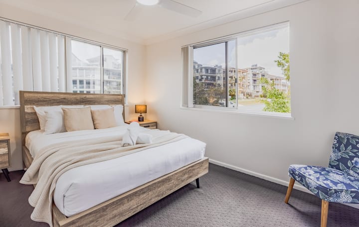 2m Walk To Beach | Massive Rooftop Deck (Shared) - Caloundra