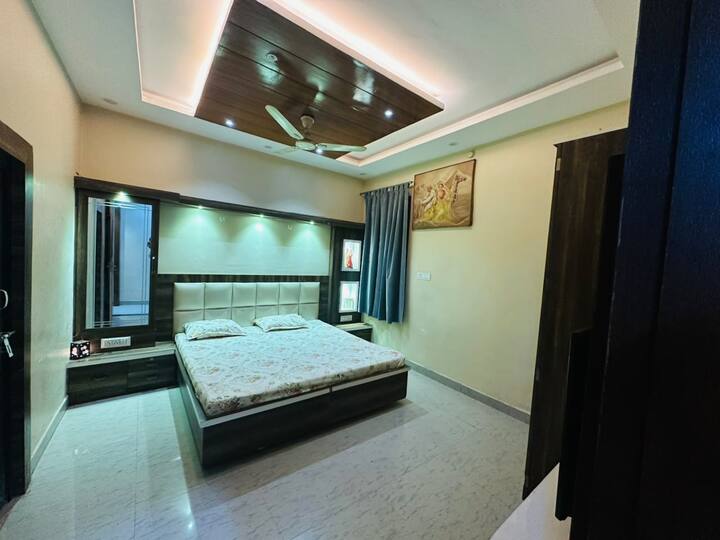 Modern Apartment With City Views - 괄리오르