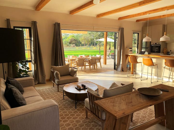 Luxury Villa In Arusha With Private Pool - Usa River