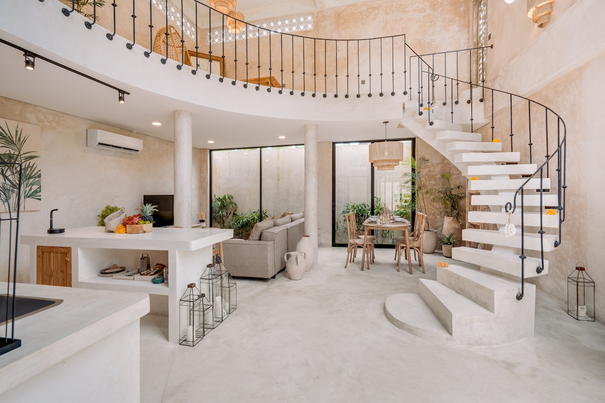Villa in South Kuta · ★4.2 · 2 bedrooms · 2 beds · 2 private baths, Airbnb comparable