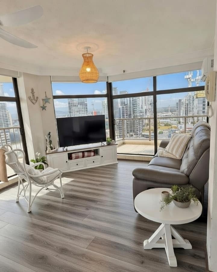 Seaside Getaway - Surfers Paradise - Surfers Paradise