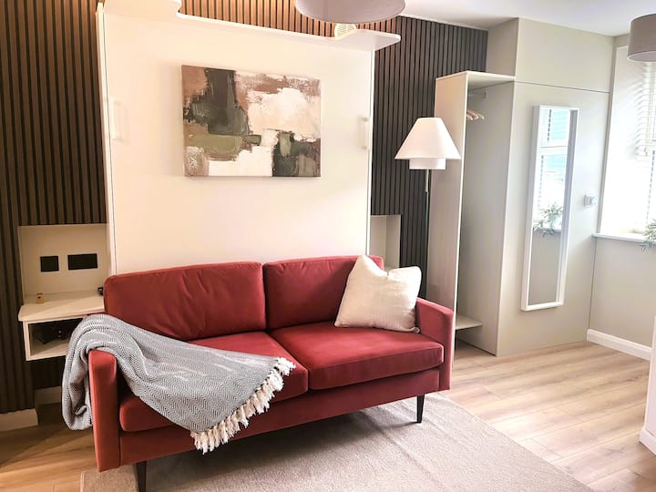 Self-catering Studio With Murphy Bed | Town Centre - Westport