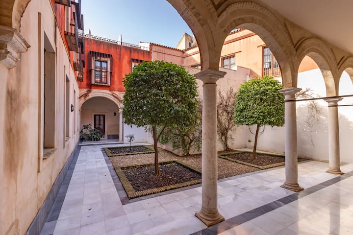 Elegante Piso En Edificio Histórico - Sevilha