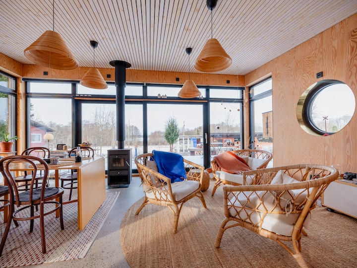 Modern Functionalist Cottage By Lake Vidöstern - Värnamo
