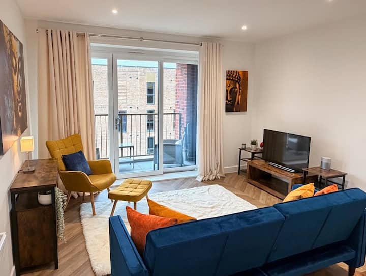 Contemporary Central Henley Apartment With Balcony - Henley-on-Thames