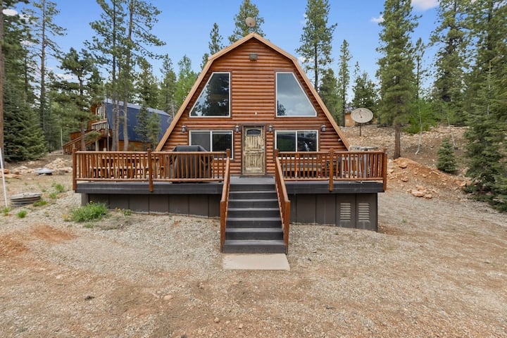 Luxury Cabin | Hot Tub & Fire Pit Retreat - Navajo Lake, UT