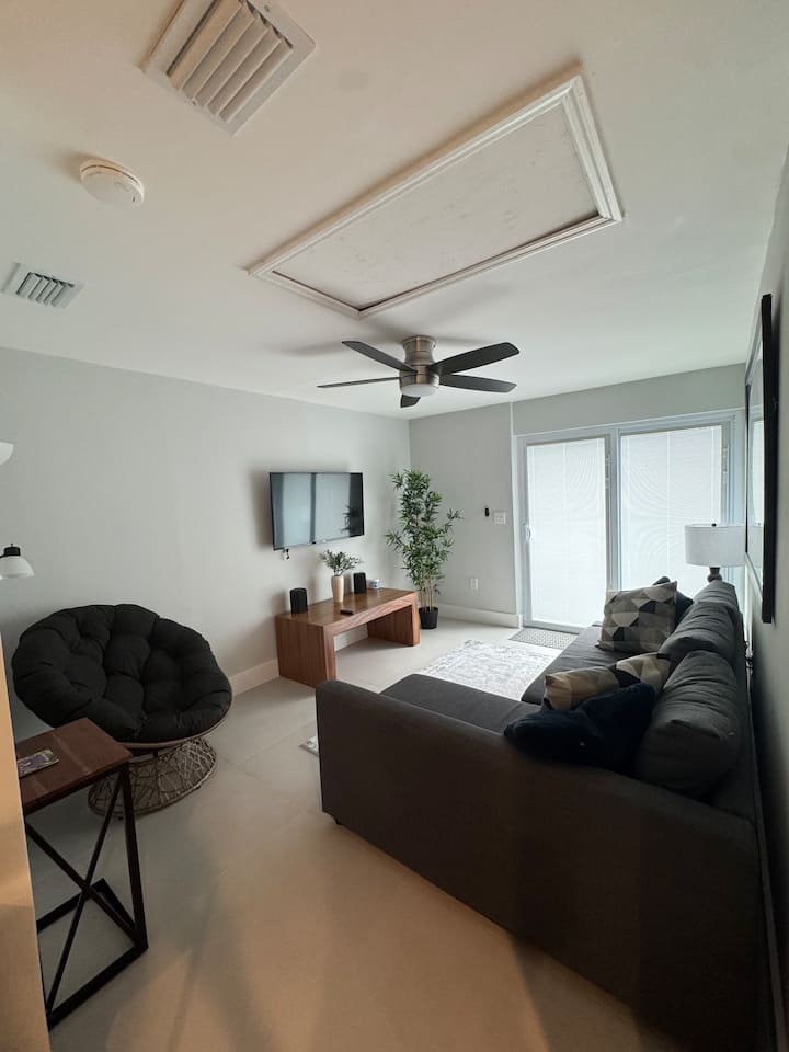 Small Rock Retreat - Orlando