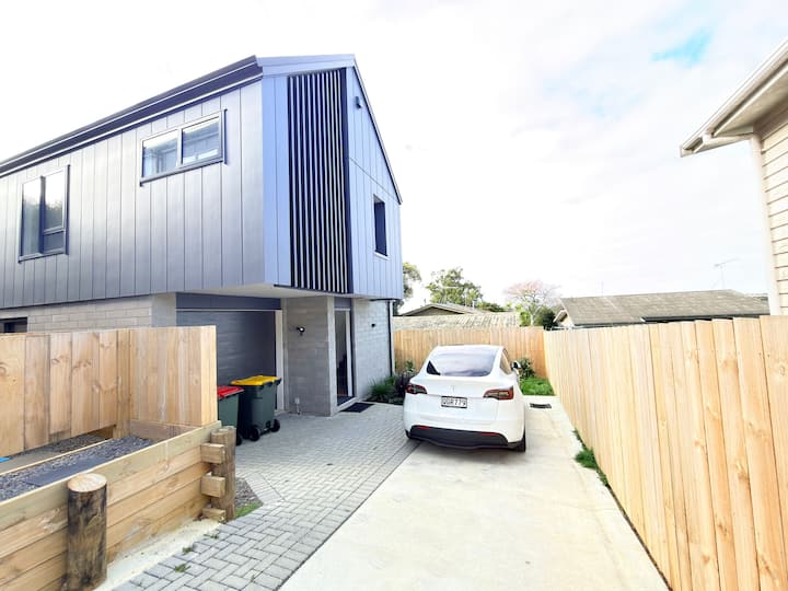 Bright Family Home With Comfort & Space - Waiheke Island