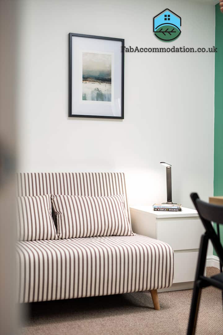 New Comfy 2bed-2b-flat-parking-by Fabaccommodation - Bristol
