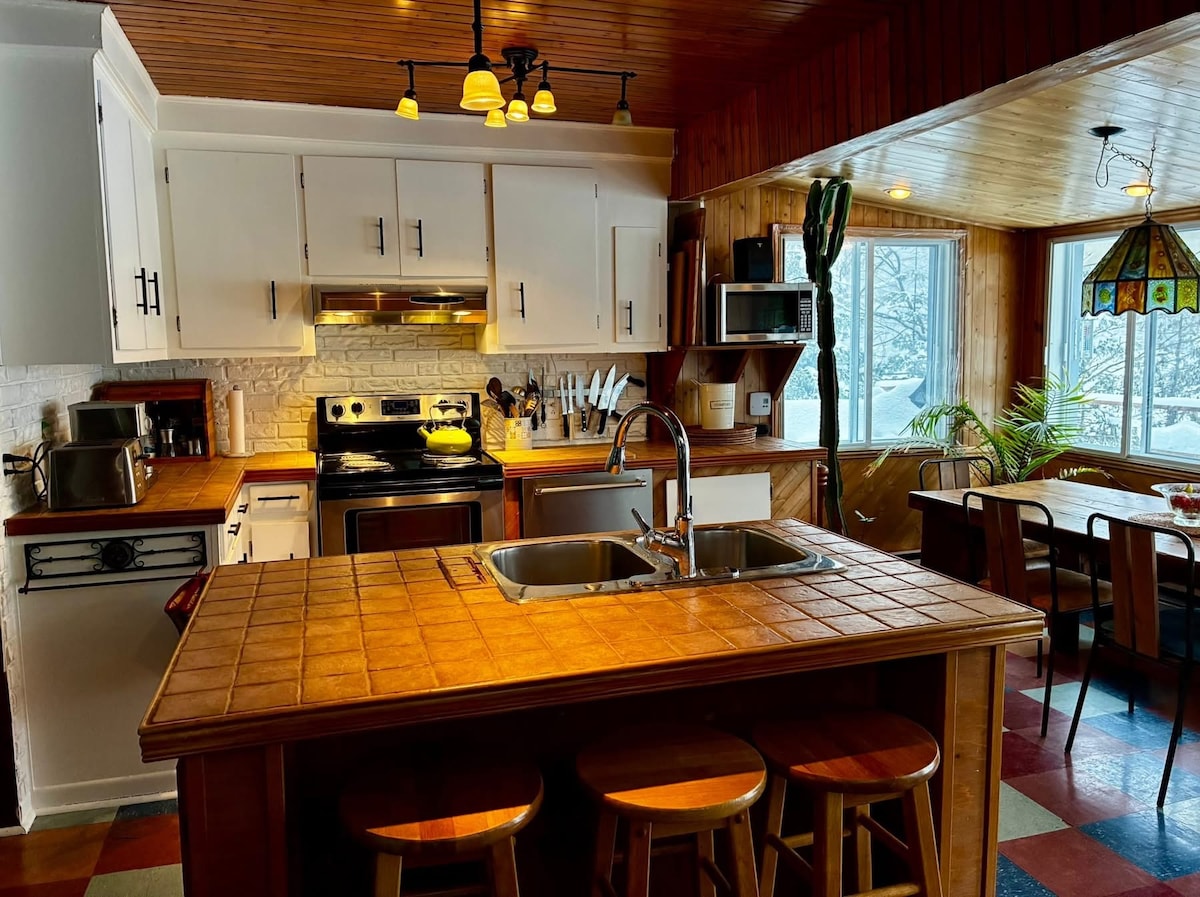 Rustic cottage nestled on the shores of Lake Colibri - Houses for Rent ...