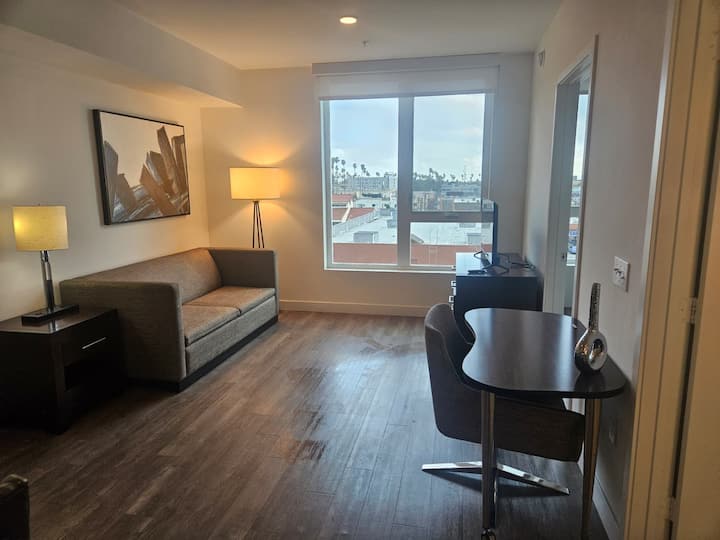 Premier 2br Urban Escape In Vibrant Koreatown - Los Angeles, CA