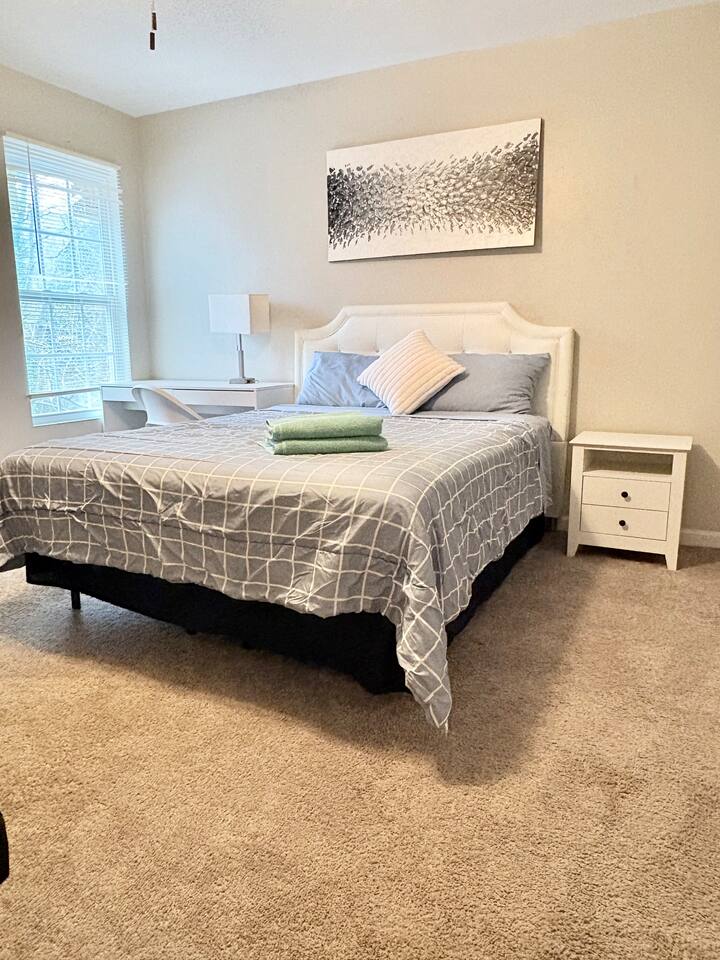 ATL Cozy clean room with private bath closet I285 - Houses for