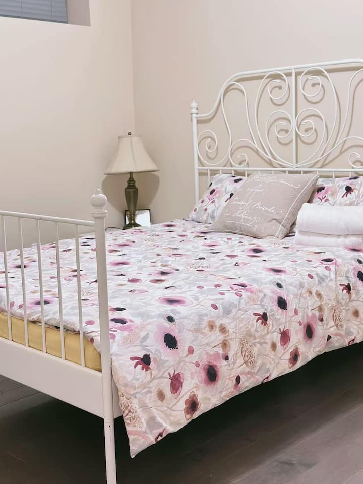 Sunset Basement With Window 2 Bedroom Private Ente - Vancouver