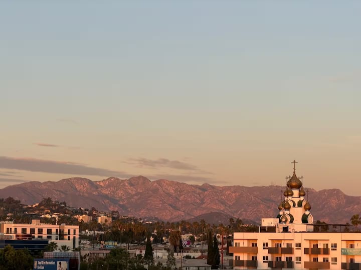 Stylish 2br Apartment With Parking - West Hollywood