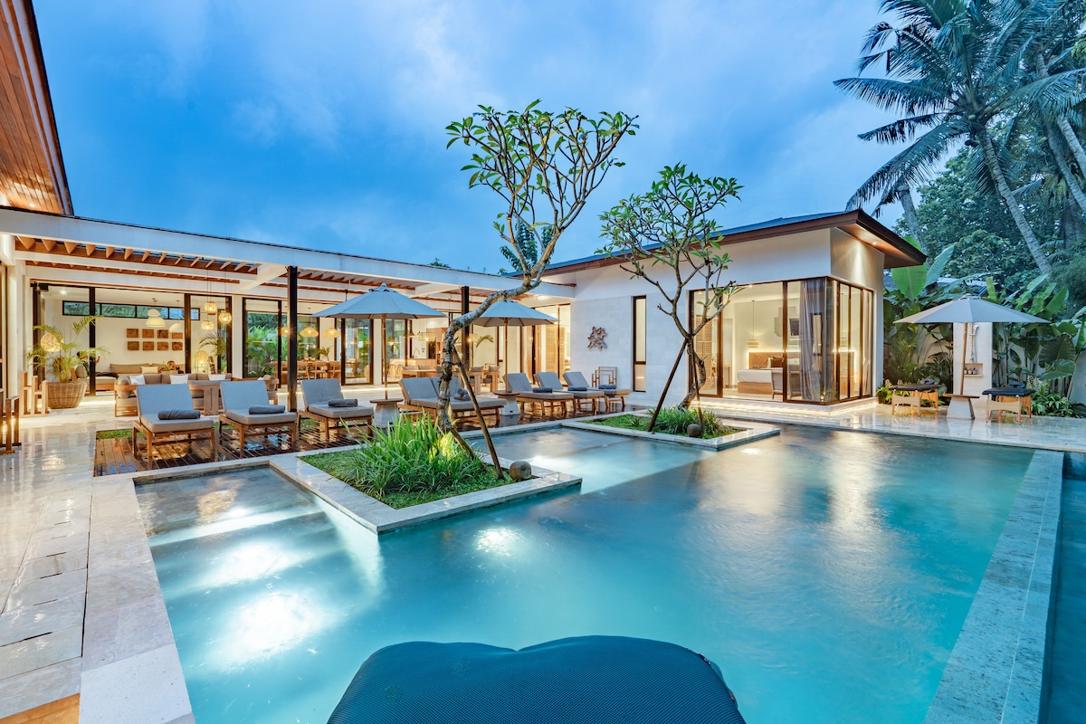 Villa in Kecamatan Ubud · ★4.8 · 4 bedrooms · 4 beds · 4 baths, comparabile Airbnb