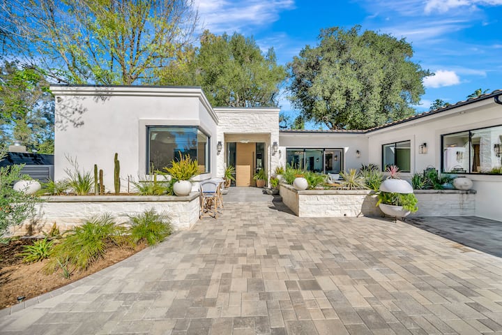 Private Resort Excusive Villa Tarzana South 6500sq - Topanga Canyon, CA