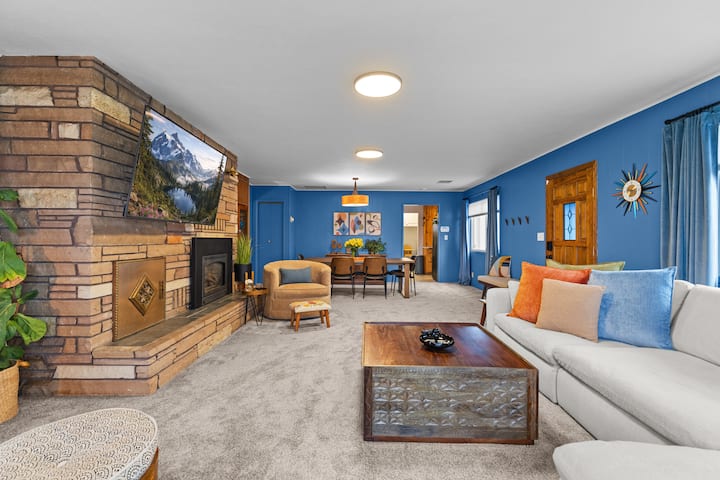 Black Diamond Modern- Mid-century Retreat Near Onp - ポート・アンジェルス, WA