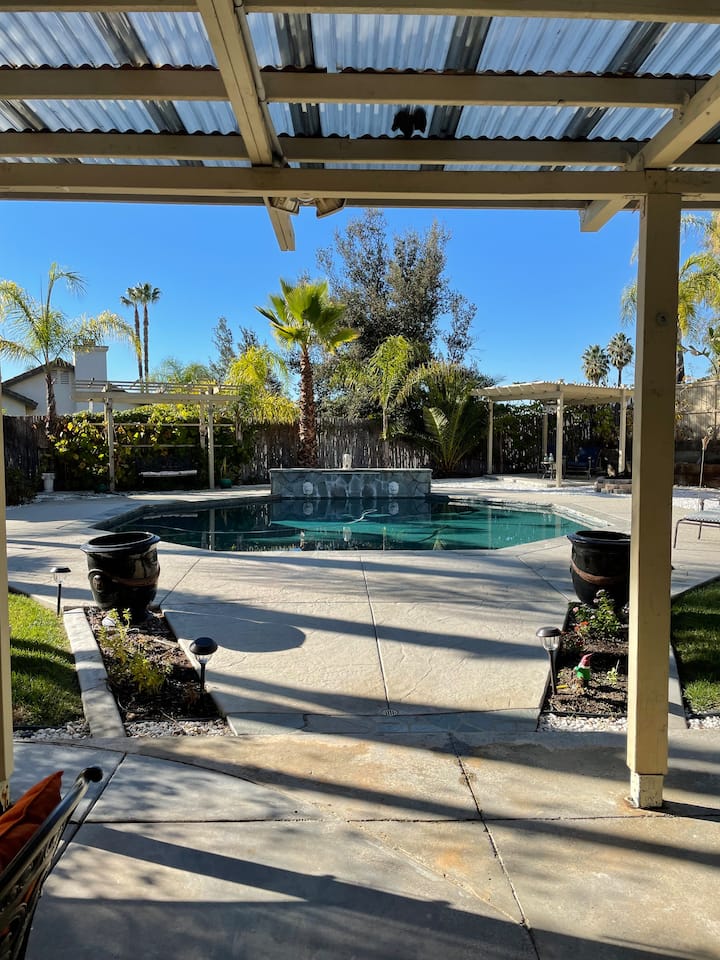 Comfortable And Cozy Private Master Beddroom - Temecula, CA
