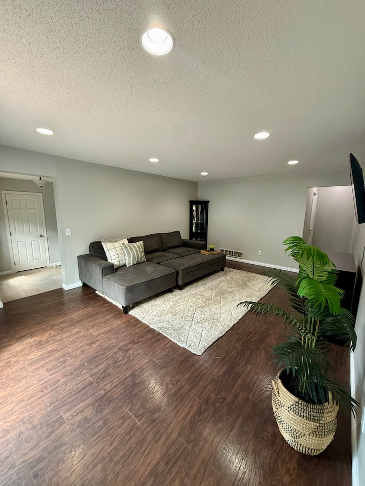 Spacious Mn Home | Sleeps 10 | 2 Full Baths - Home Township, MN