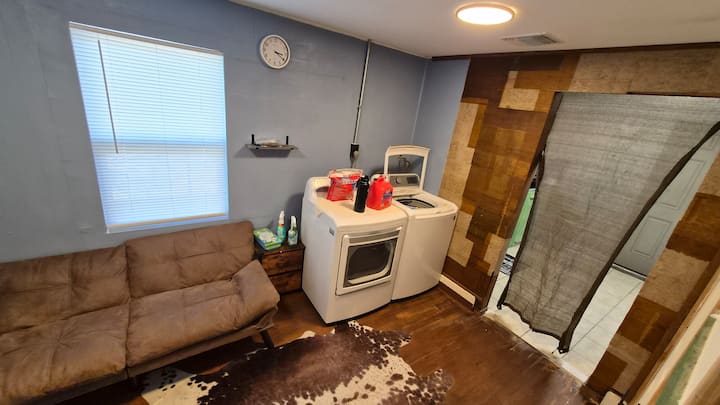 Queen Bed Private Access And Patio And Yard - Taylor, TX
