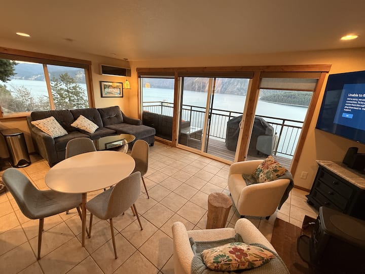 Million Dollar View Lakefront Condo - Farragut State Park, Athol