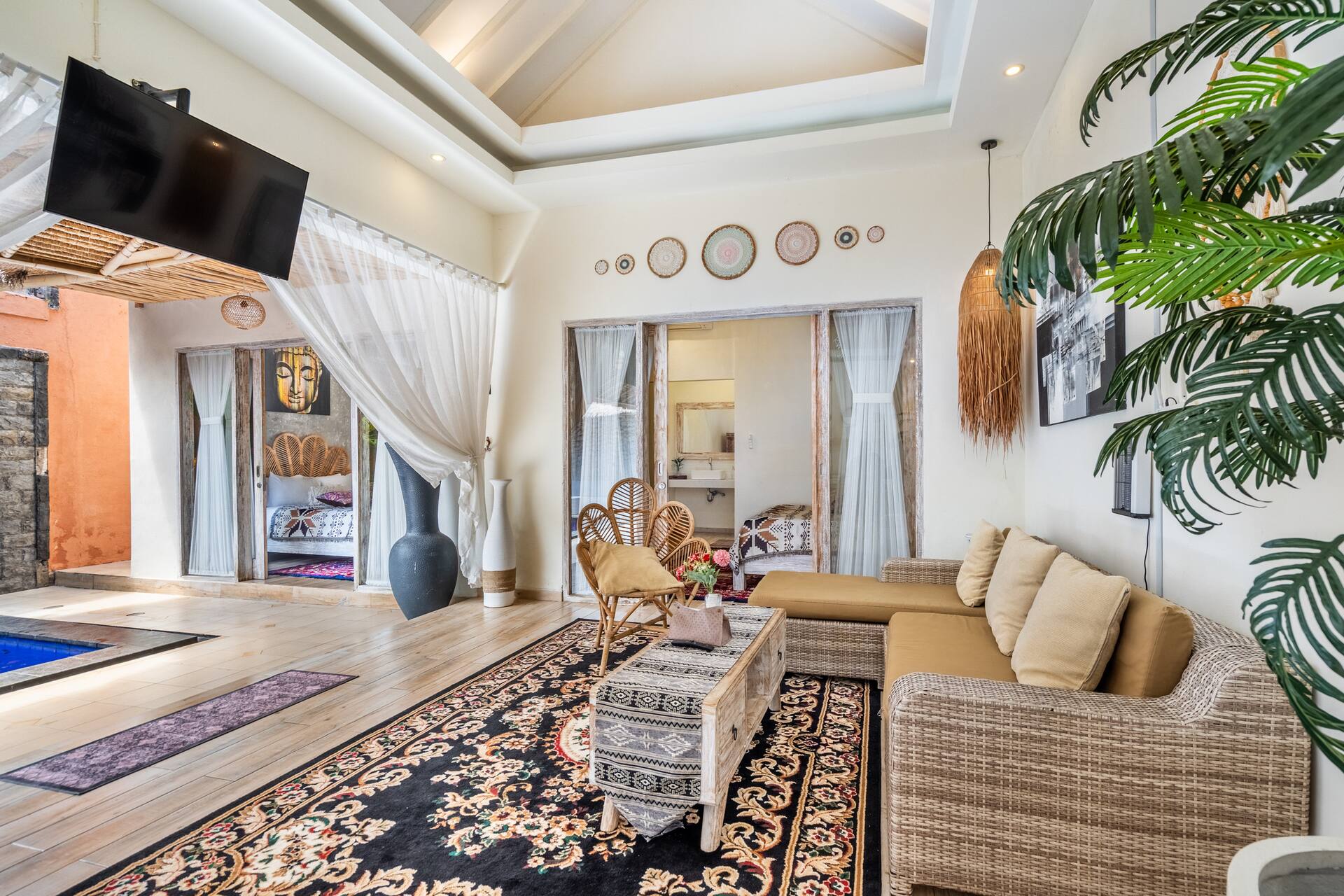 Cozy Poolside Deluna 3 Bedroom Private Villa in Bali 3