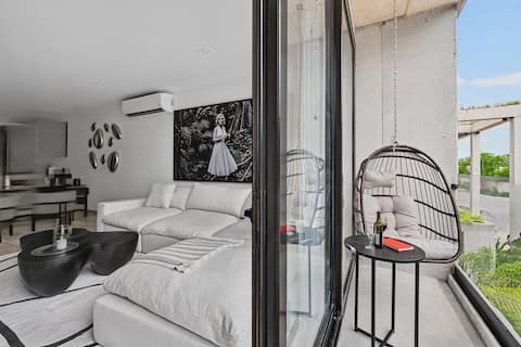 Top Airbnb: Luxury 2BR Condo | Pool | Rooftop | Mérida in San Antonio Cucul