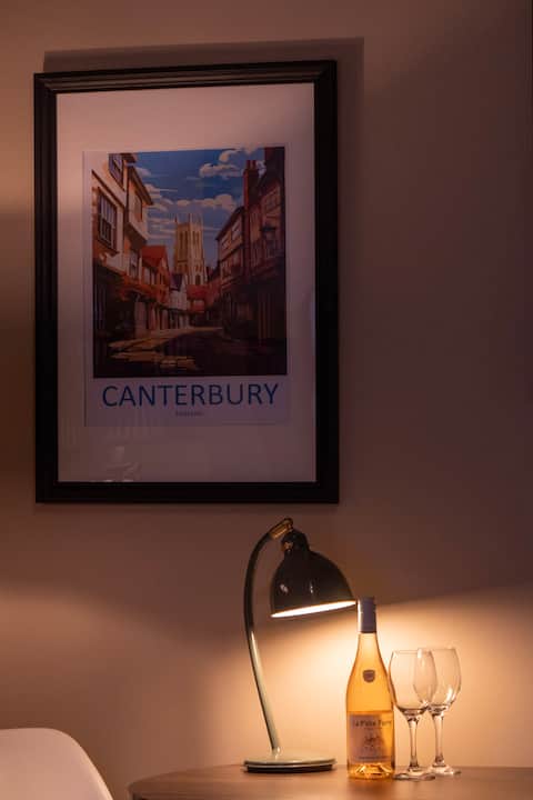 Popular Airbnb listing: Northgate Nook historical 1 bed central Canterbury in Canterbury